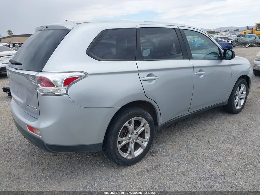 2014 MITSUBISHI OUTLANDER auction photo 4