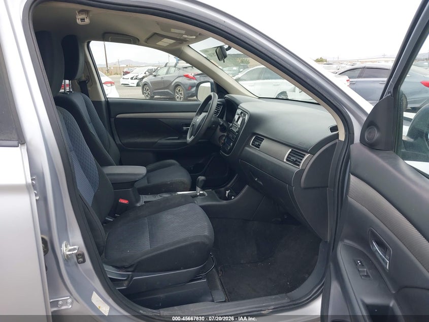2014 MITSUBISHI OUTLANDER auction photo 5