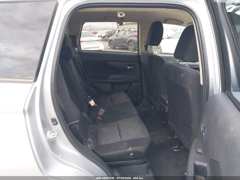 2014 MITSUBISHI OUTLANDER auction photo 8