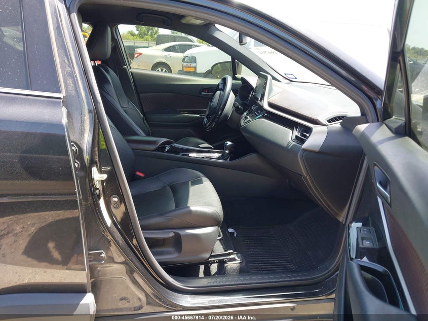 2019 TOYOTA C-HR auction photo 5