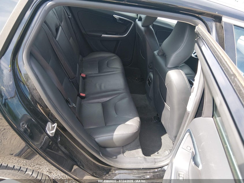 2015 VOLVO V60 auction photo 8