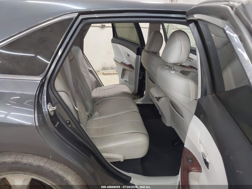 2010 TOYOTA VENZA auction photo 8