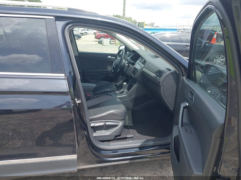 2019 Volkswagen Tiguan 2.0T Se/2.0T Sel/2.0T Sel R-Line/2.0T Sel R-Line Black VIN: 3VV3B7AX3KM040439 Lot: 45668174