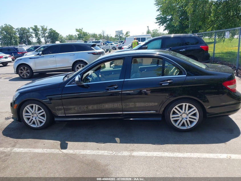 2009 Mercedes-Benz C 300 Luxury 4Matic/Sport 4Matic VIN: WDDGF81X29F330374 Lot: 45668203