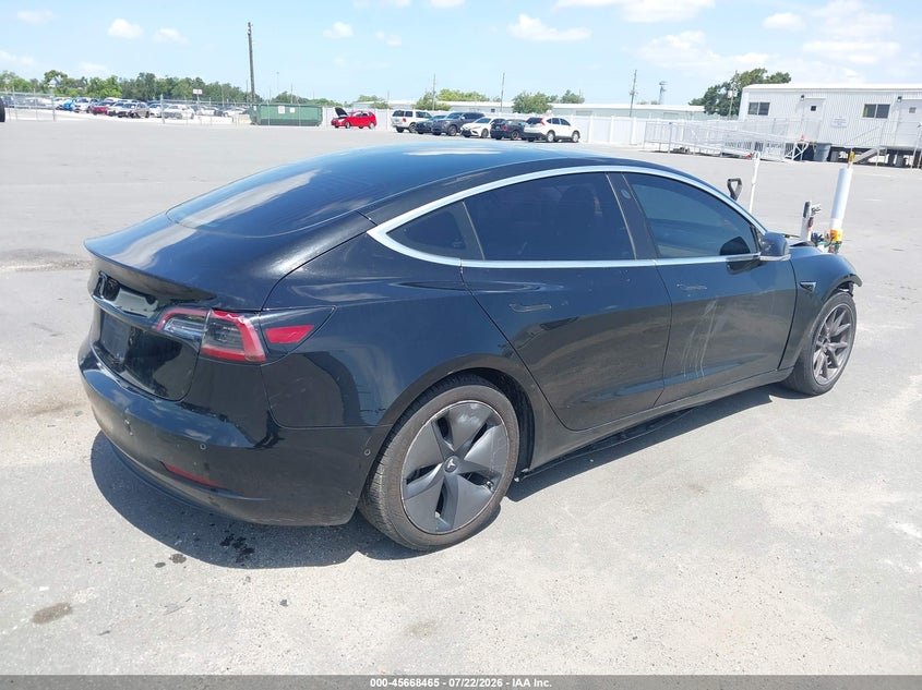 2018 TESLA MODEL 3 · Фото 4