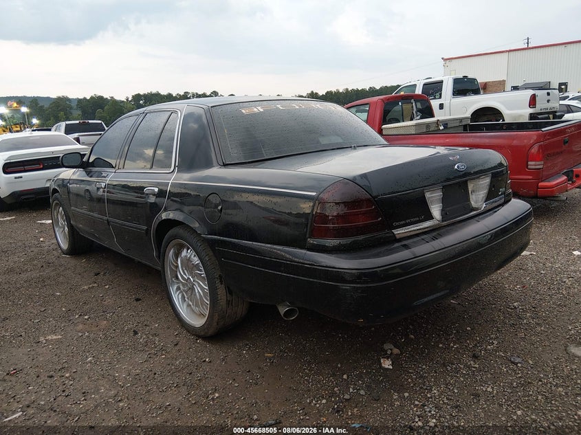 2010 FORD CROWN VICTORIA auction photo 3