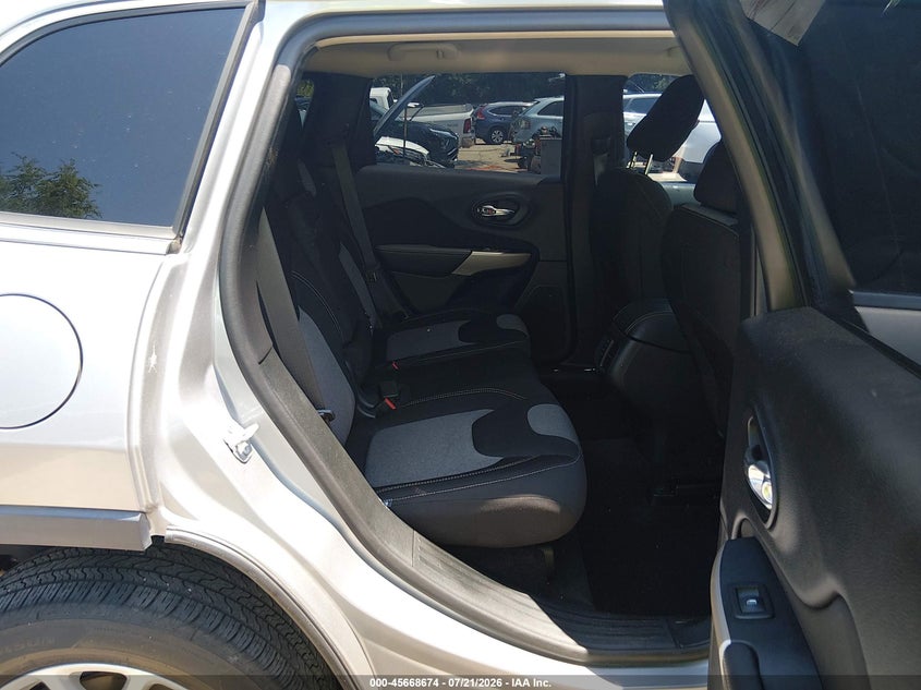 2018 JEEP CHEROKEE auction photo 8