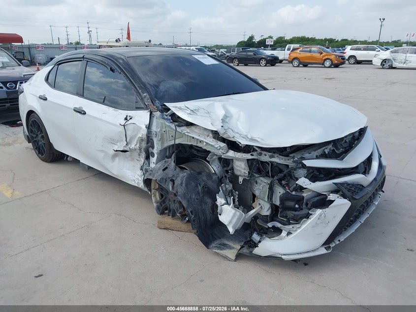 TOYOTA CAMRY - zdjęcie 1