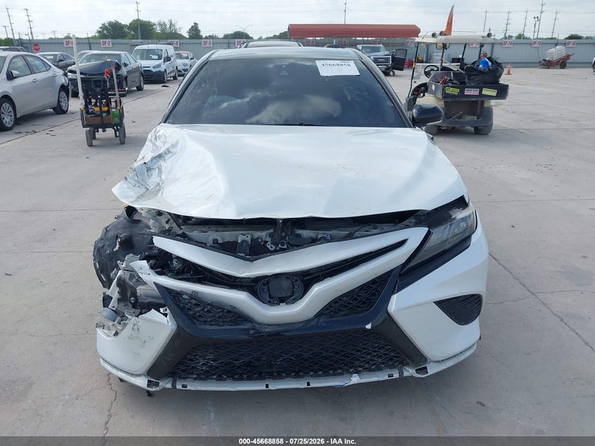 TOYOTA CAMRY - zdjęcie 13