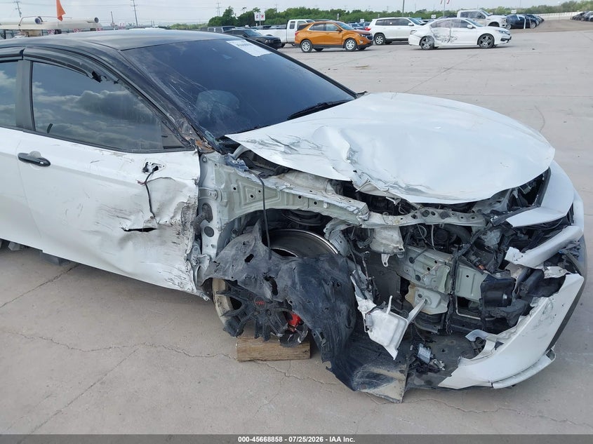 TOYOTA CAMRY - zdjęcie 6