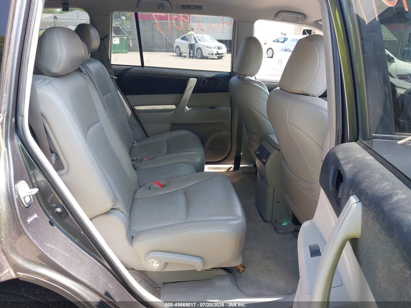 2010 Toyota Highlander Base V6 VIN: 5TDBK3EH1AS003815 Lot: 45669017