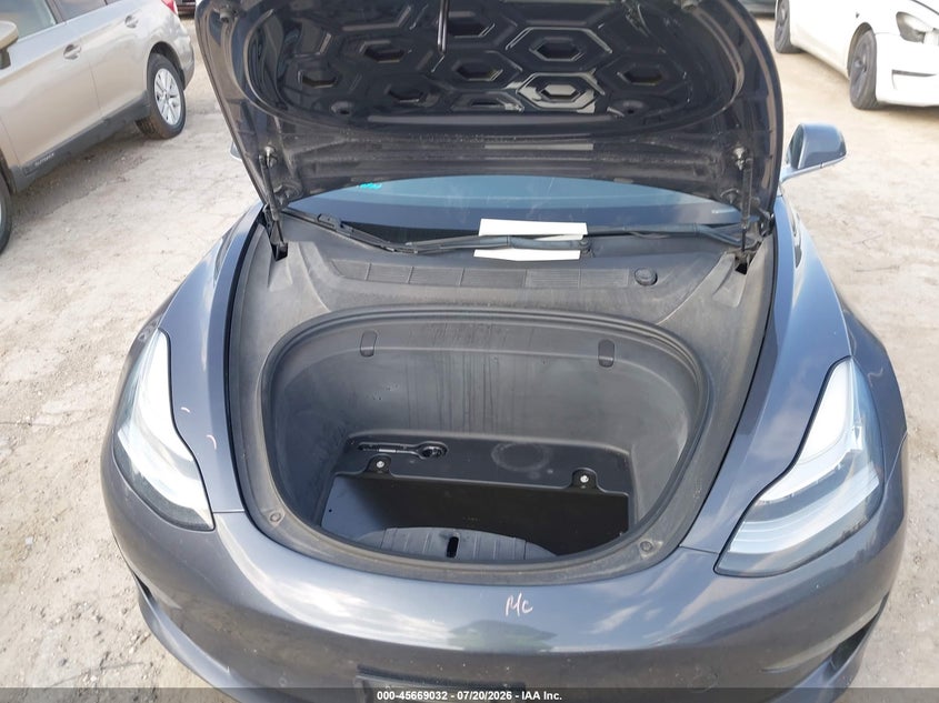 2018 Tesla Model 3 Long Range/Performance VIN: 5YJ3E1EB2JF145722 Lot: 45669032
