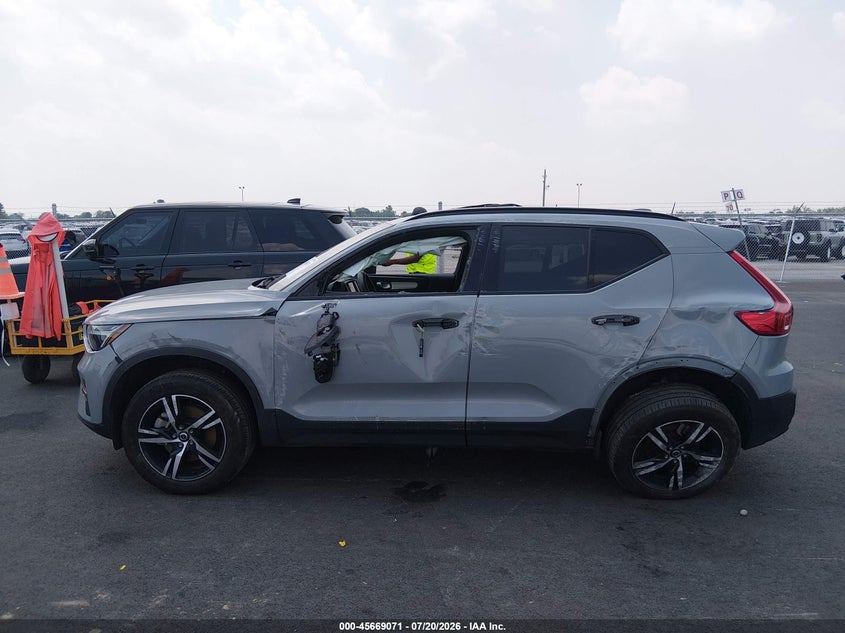 2024 Volvo Xc40 B5 Core Bright Theme/B5 Core Dark Theme VIN: YV4L12UK8R2337158 Lot: 45669071