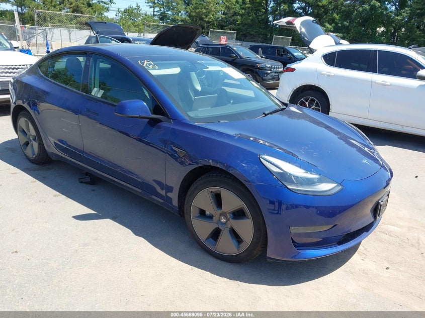 TESLA MODEL 3