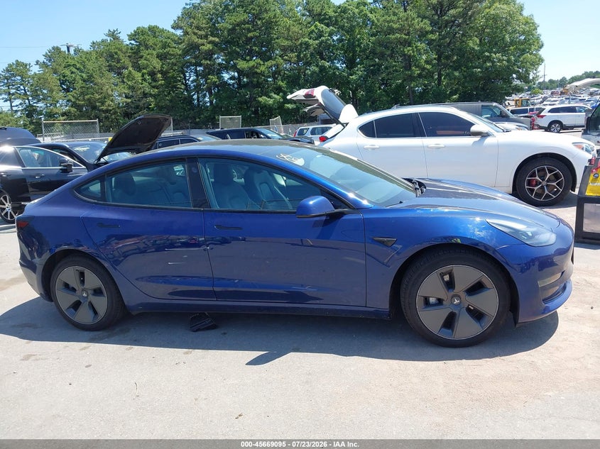 TESLA MODEL 3 - zdjęcie 13
