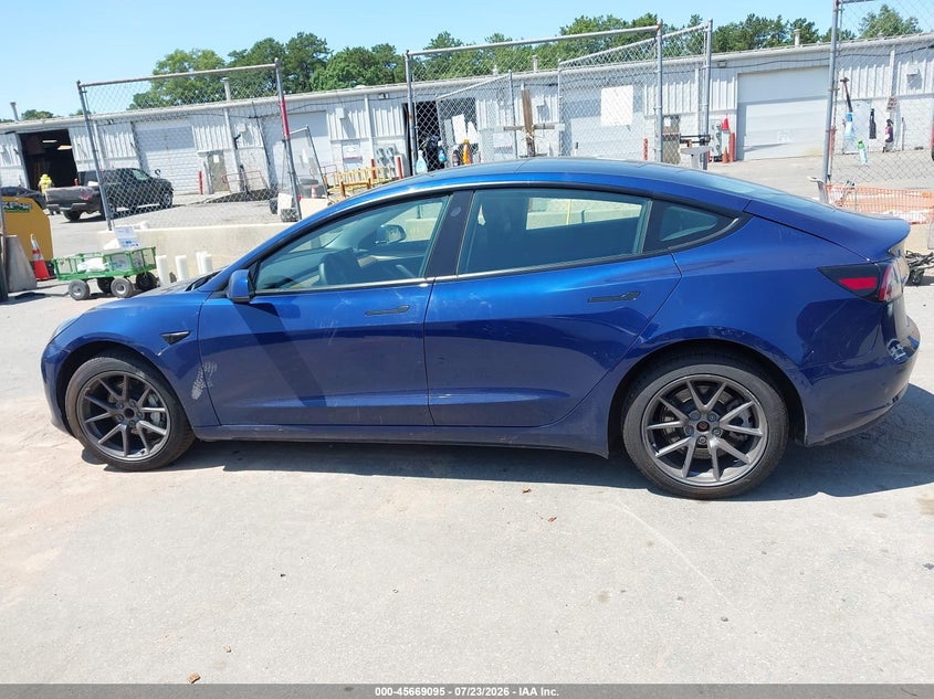 TESLA MODEL 3 - zdjęcie 14