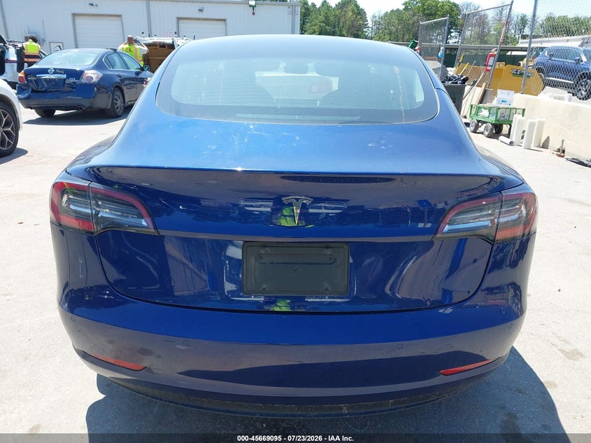 TESLA MODEL 3 - zdjęcie 16