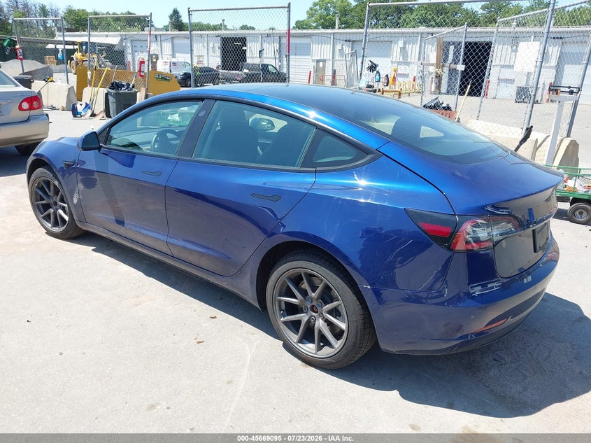 TESLA MODEL 3 - zdjęcie 3