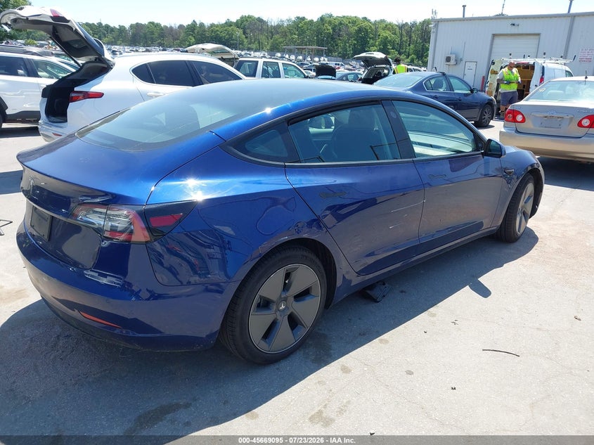 TESLA MODEL 3 - zdjęcie 4