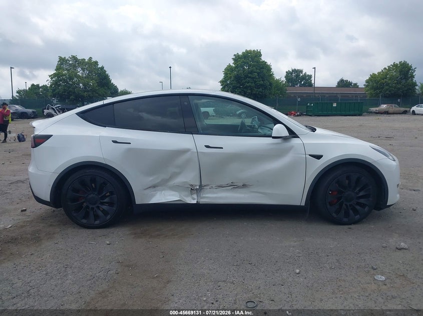 2020 Tesla Model Y Long Range Dual Motor All-Wheel Drive/Performance Dual Motor All-Wheel Drive VIN: 5YJYGDEF0LF028051 Lot: 45669131