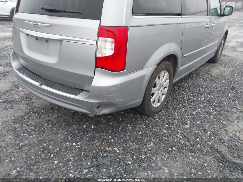 2013 CHRYSLER TOWN & COUNTRY auction photo 6