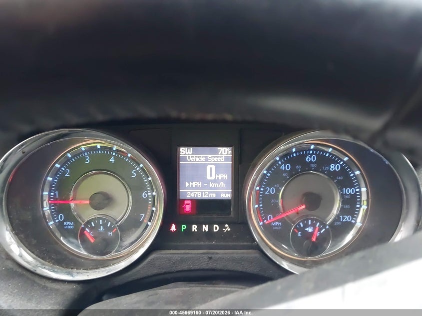 2013 CHRYSLER TOWN & COUNTRY auction photo 7