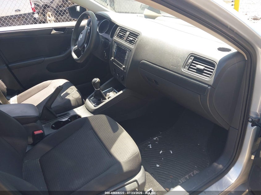 2016 VOLKSWAGEN JETTA auction photo 5