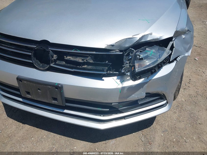 2016 VOLKSWAGEN JETTA auction photo 6