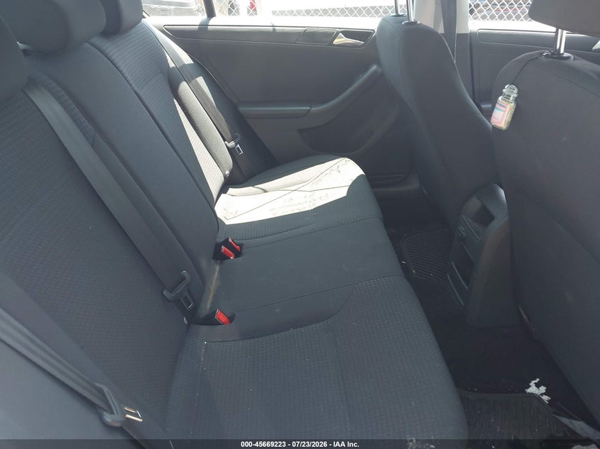 2016 VOLKSWAGEN JETTA auction photo 8