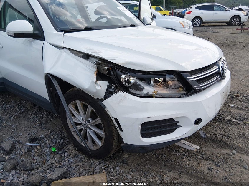 2017 Volkswagen Tiguan 2.0T/2.0T S VIN: WVGBV7AX4HK050295 Lot: 45669300