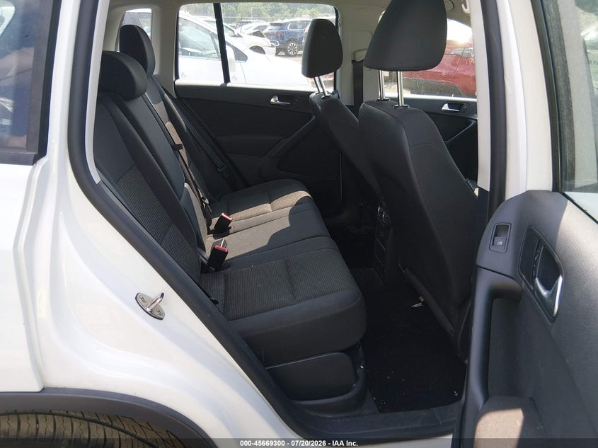 2017 Volkswagen Tiguan 2.0T/2.0T S VIN: WVGBV7AX4HK050295 Lot: 45669300