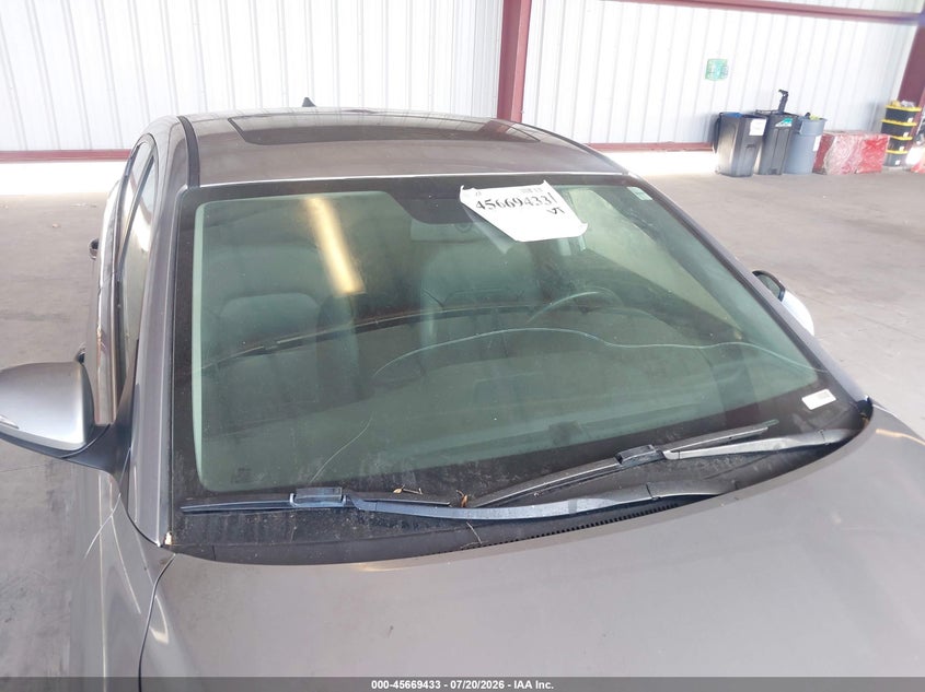 2017 HYUNDAI ELANTRA auction photo 6