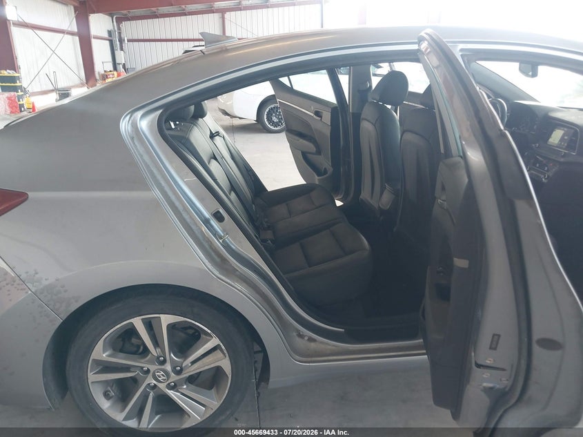 2017 HYUNDAI ELANTRA auction photo 8