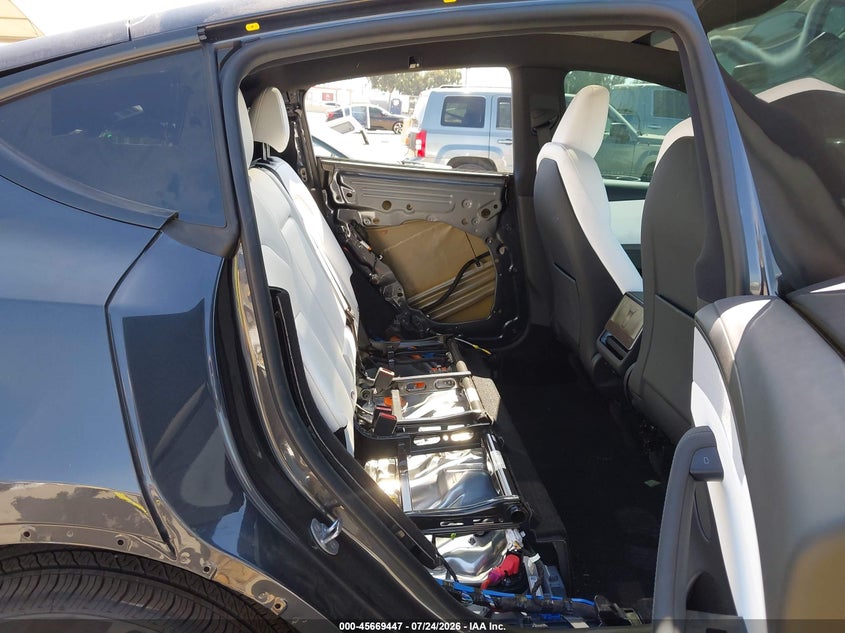 TESLA MODEL Y 2026 VIN 7SAYGDEE5TF570224