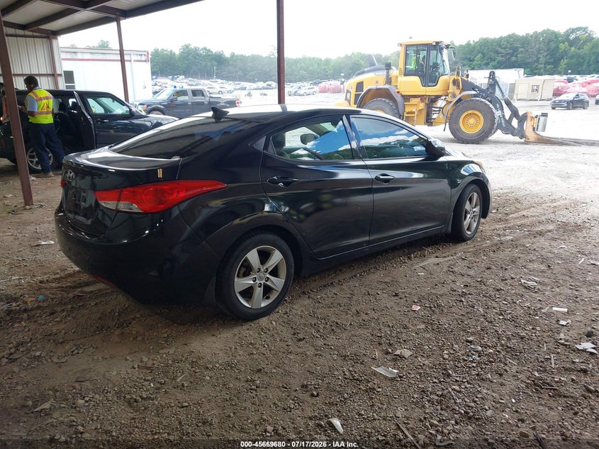 2013 HYUNDAI ELANTRA auction photo 4