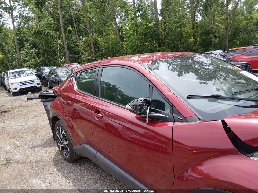 TOYOTA C-HR - zdjęcie 13