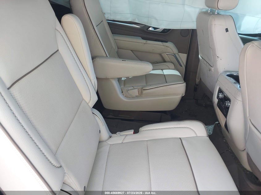 2022 GMC YUKON XL auction photo 8