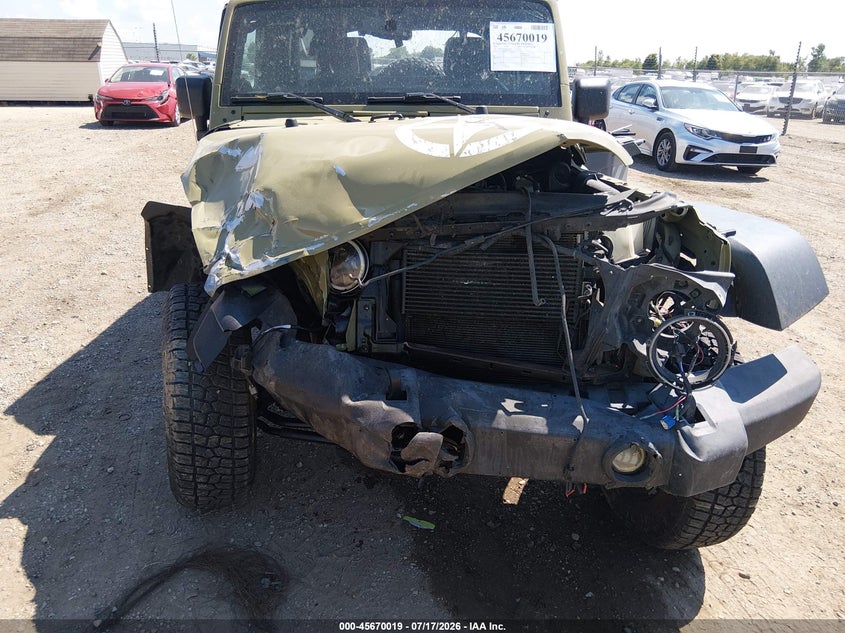 2013 Jeep Wrangler Unlimited Freedom Edition VIN: 1C4BJWDGXDL618527 Lot: 45670019