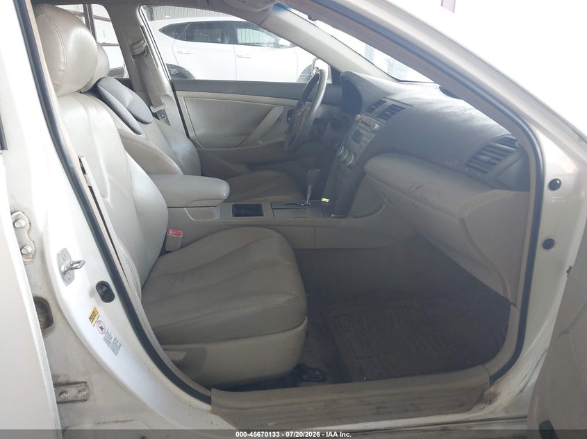 2009 TOYOTA CAMRY auction photo 5