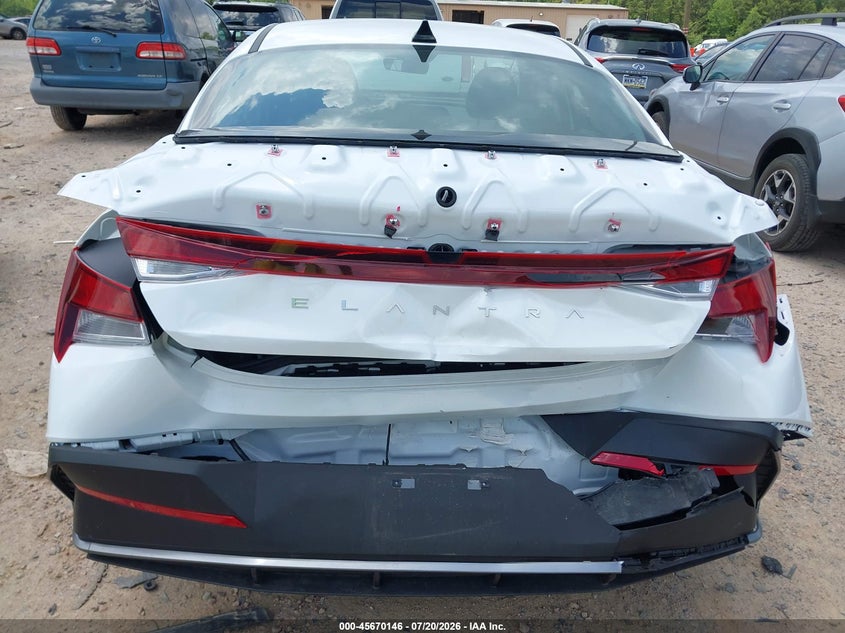 2025 HYUNDAI ELANTRA auction photo 6