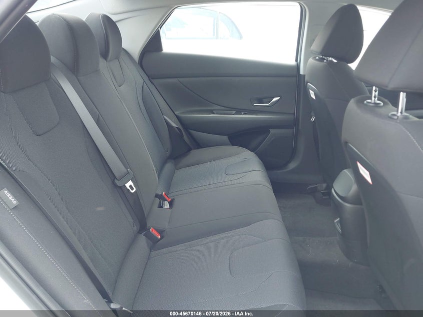 2025 HYUNDAI ELANTRA auction photo 8