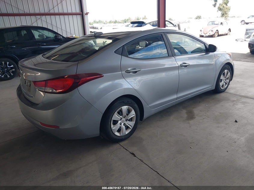 2016 HYUNDAI ELANTRA auction photo 4
