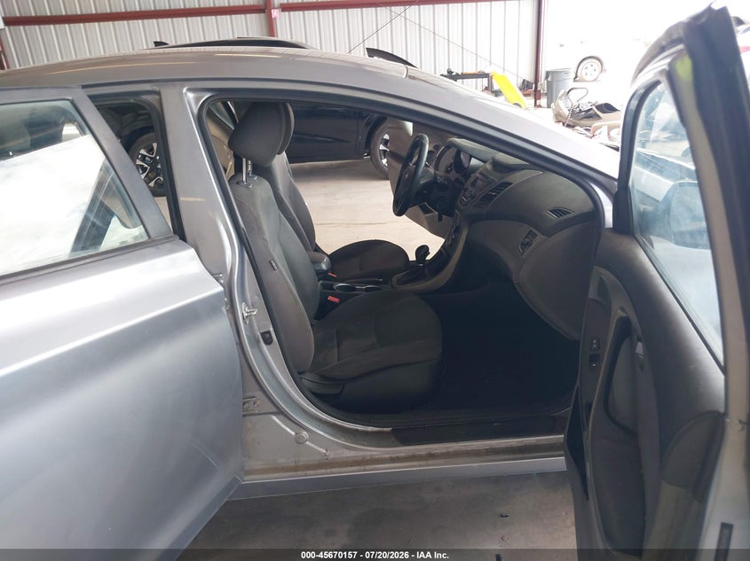 2016 HYUNDAI ELANTRA auction photo 5