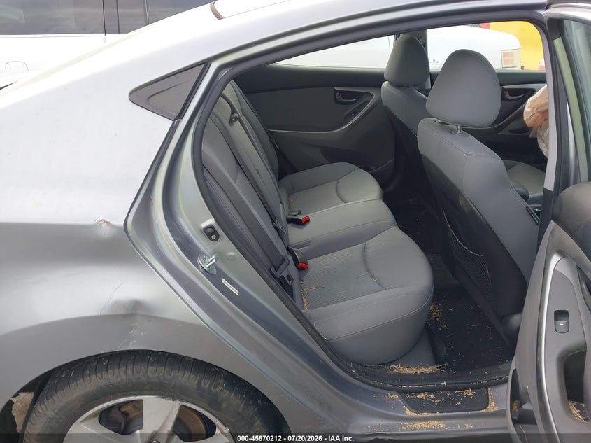 2013 HYUNDAI ELANTRA auction photo 8