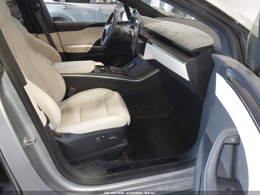 2024 Tesla Model X Plaid Tri Motor All-Wheel Drive VIN: 7SAXCBE63RF460169 Lot: 45670446