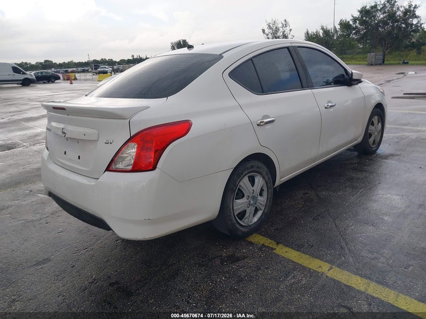 2019 NISSAN VERSA auction photo 4