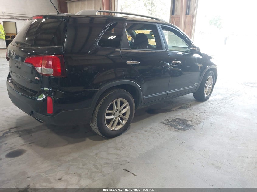 2015 KIA SORENTO auction photo 4