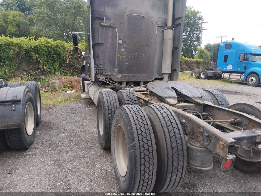 2005 FREIGHTLINER CONVENTIONAL auction photo 3