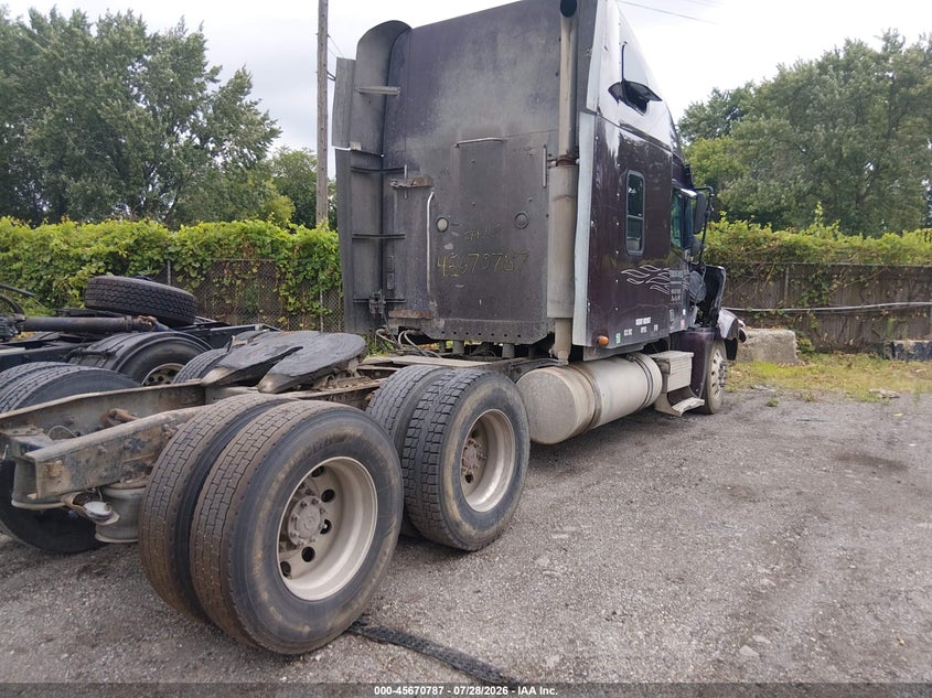 2005 FREIGHTLINER CONVENTIONAL auction photo 4