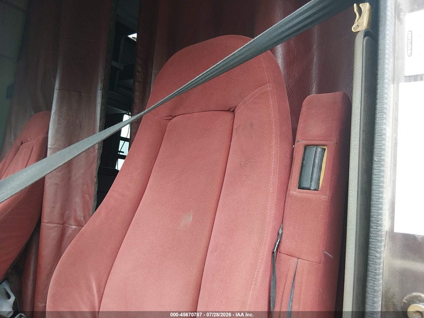 2005 FREIGHTLINER CONVENTIONAL auction photo 6